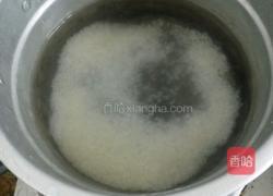 大米红糖粥的做法图解2