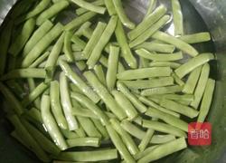 双椒四季豆的做法图解1