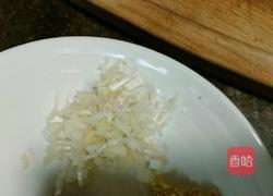 牛肉韭黄饺子馅的做法图解3