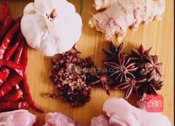 红焖猪蹄的做法图解1