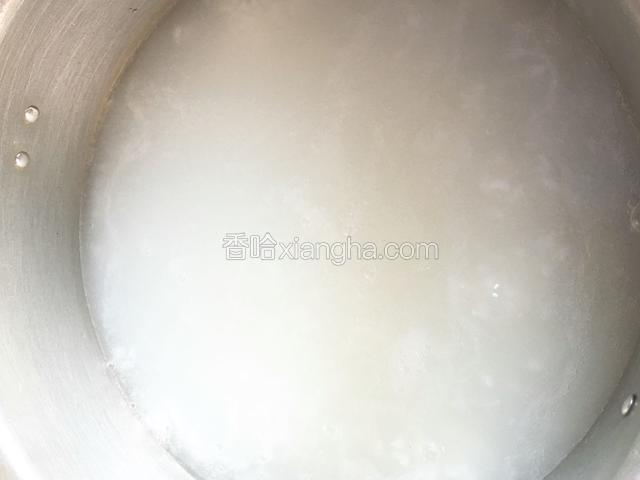 香米粥煮开五分钟左右