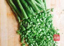 咸肉炒豆角的做法图解2