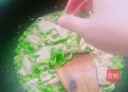 百叶肉末炒青豆子的做法图解5