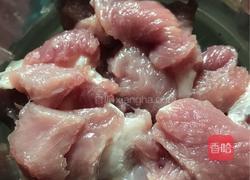 枸杞叶瘦肉汤的做法图解3