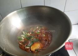 酱炖小鲫鱼的做法图解2