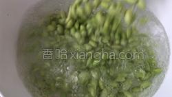 虾仁炒毛豆的做法图解4