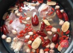 花胶瑶柱花生煲鸡汤的做法图解8