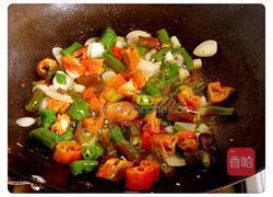 炒辣子鸡的做法图解8