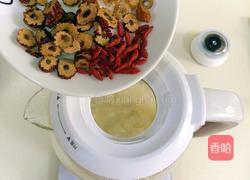 银耳莲子百合汤的做法图解9