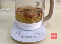 银耳莲子百合汤的做法图解10