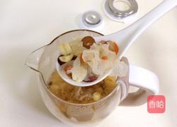 银耳莲子百合汤的做法图解11