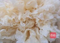 银耳红糖鸡蛋的做法图解2