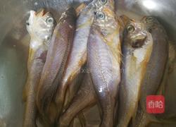 香酥小黄鱼的做法图解1