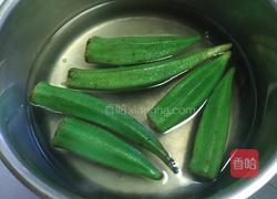 秋葵炒鸡蛋的做法图解1