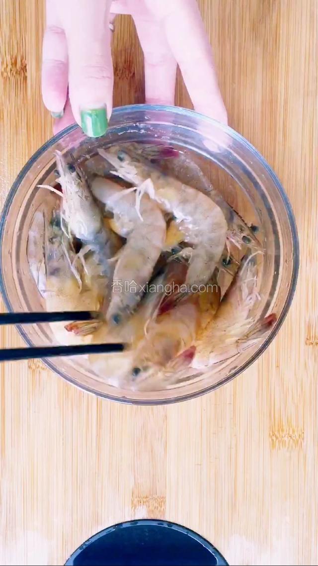 拌均腌制10分钟左右