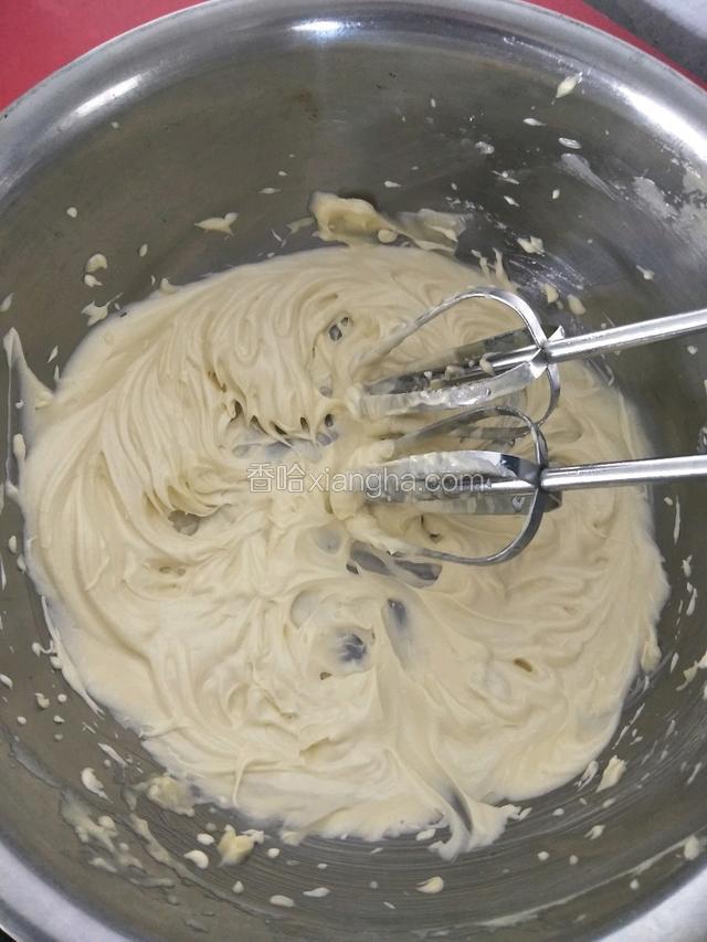 用打蛋器打至发白
