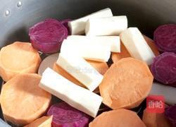 蜂蜜四色点心的做法图解3