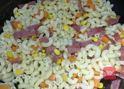 培根炒空心意面的做法图解7