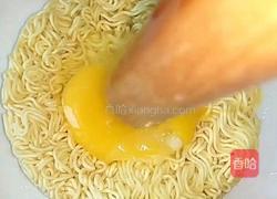 火腿 方便面新吃法的做法图解1