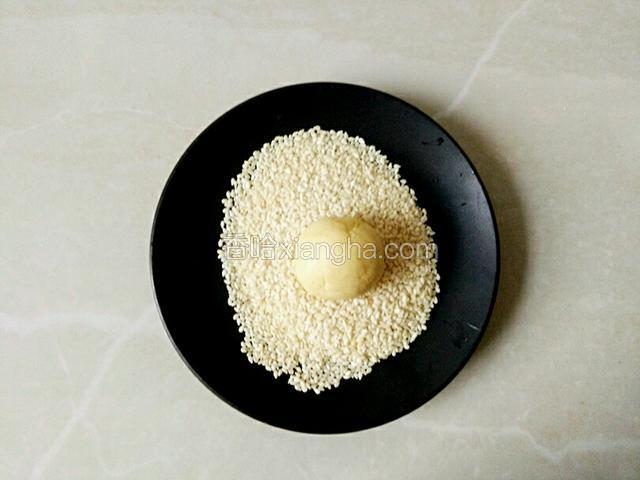 裹上白芝麻