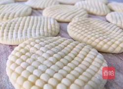 玉米流心包的做法图解1