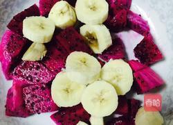 火龙果香蕉汁的做法图解1