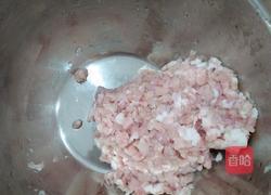 韭菜鸡蛋肉馅馄饨的做法图解1