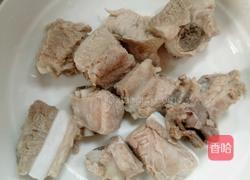 板栗玉米排骨汤的做法图解3
