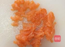 宝宝辅食～三文鱼奶香蛋黄羹的做法图解2