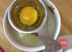 宝宝辅食～三文鱼奶香蛋黄羹的做法图解3