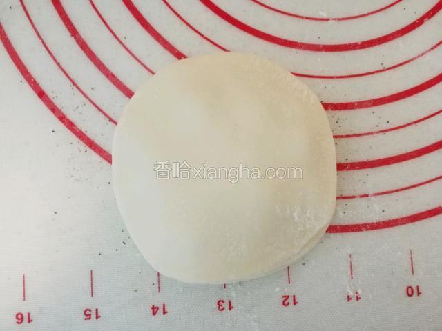 把4个小饼上下叠加起来，最上面盖一个空白小饼。