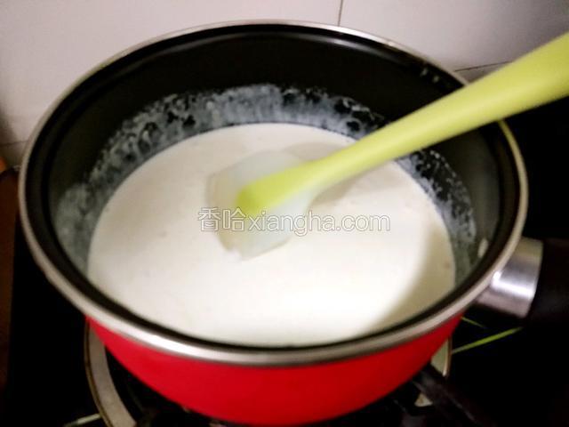 开小火加热至白砂糖融化（这个过程几分钟就好了）