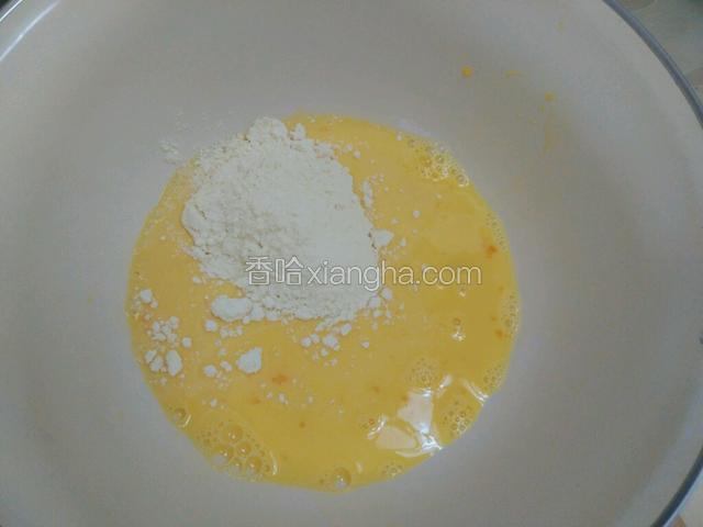 加入奶粉，继续搅打均匀。