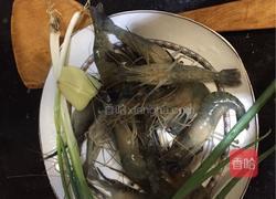 水煮大头虾的做法图解1