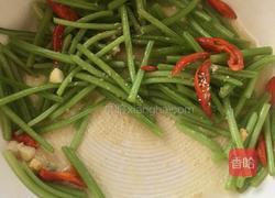 红椒炒红薯梗的做法图解6