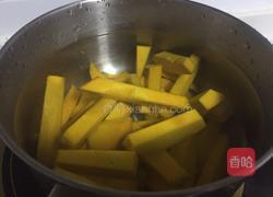 蛋黄焗南瓜的做法图解4