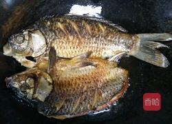 小柱私房菜之蒜香鲫鱼的做法图解3