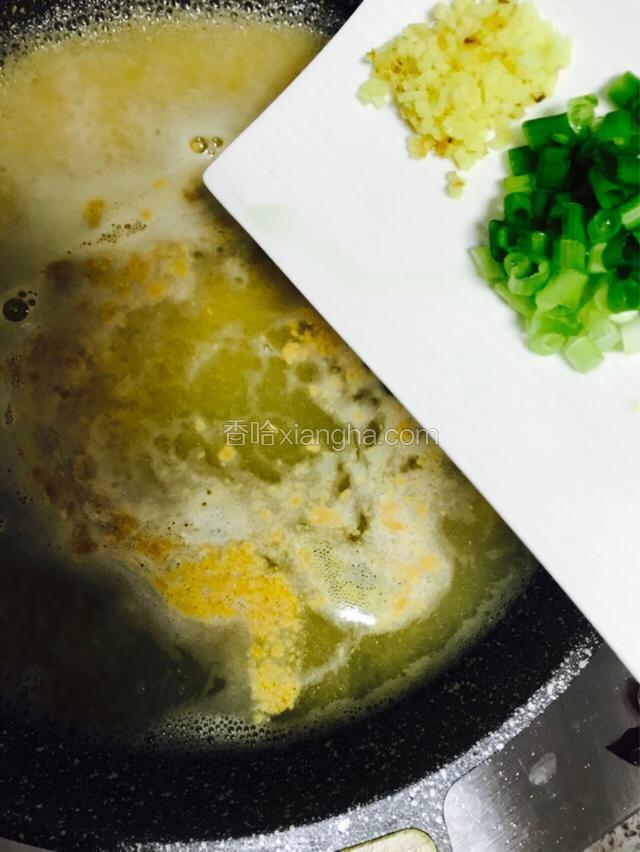 汤里放葱花，姜