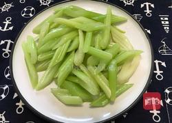 清炒西芹的做法图解4