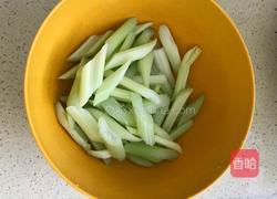 清炒西芹的做法图解1