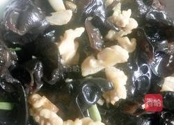 核桃炒木耳的做法图解4