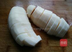 红枣莲藕大骨汤的做法图解2