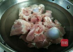 红枣莲藕大骨汤的做法图解3