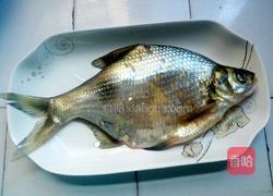 老干妈煎武昌鱼的做法图解2