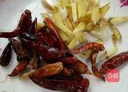 豆角炒肉的做法图解1