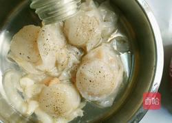 蒜蓉粉丝蒸扇贝的做法图解2