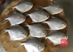 煎焖小鲳鱼的做法图解1