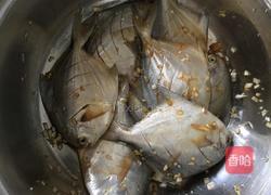 煎焖小鲳鱼的做法图解3