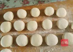 Illustration of how to make vegetarian buns 6