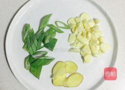 腊肠茶树菇小炒的做法图解2